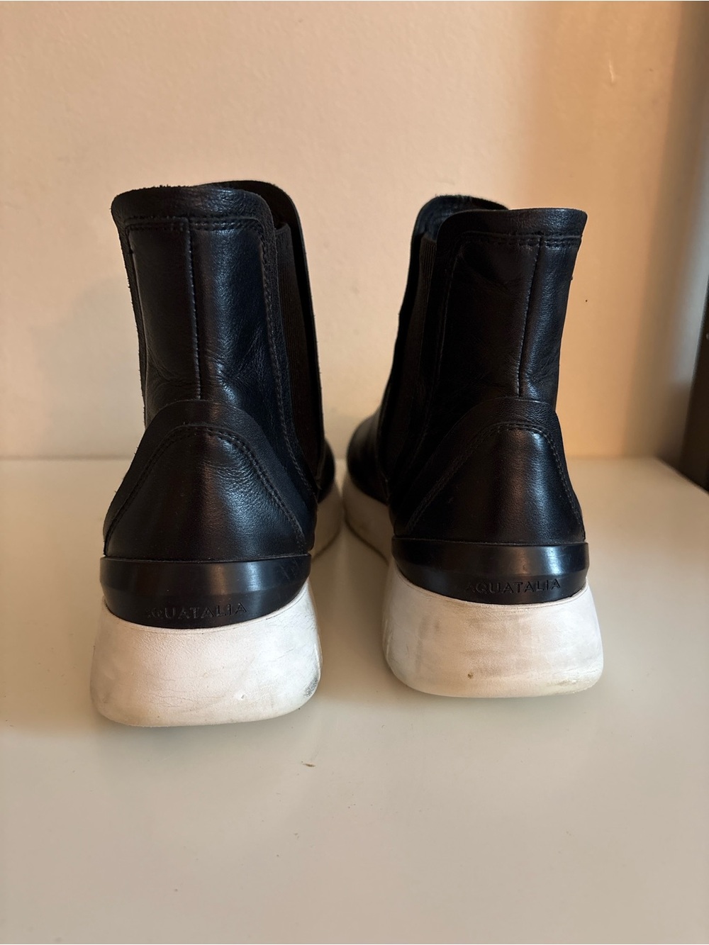 Black AQUATALIA "CHRISTIANA" LEATHER CHELSEA Sneaker Booties ANKLE Boots size 8